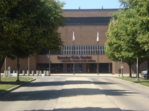 'The Civic Center\'s entrance, from about 100 feet up the road. Picture taken facing North, so South Entrance and roundabout is in full view.